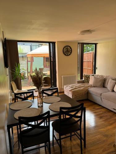 Spacious House Kings Cross Camden - Tap to explore photos