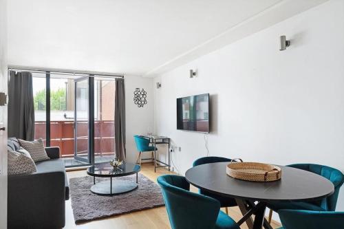 Stylish apartment with underground parking - Tap to explore photos