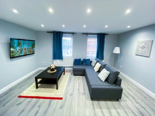 Spacious 2-Bedroom Flat in London - F3 - Tap to explore photos