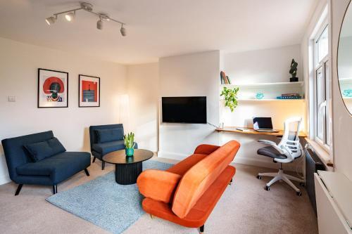 Stylish & Spacious Peckham Flat - Tap to explore photos