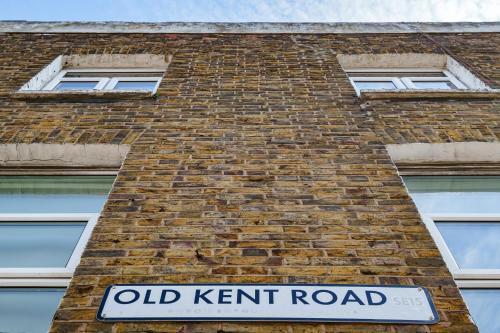 Stylish & Spacious Peckham Flat - Tap to explore photos