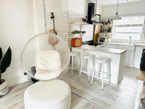 Stunning 2 bedroom flat Camden - Tap to explore photos