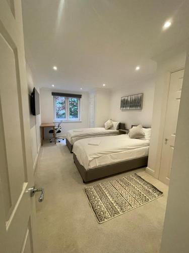 St Paul's London Apartments - Tap to explore photos