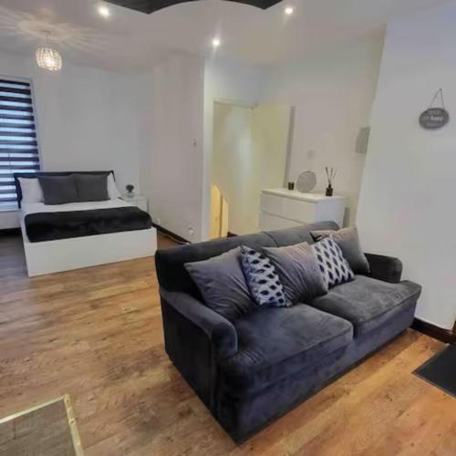 Studio Flat in Fitzrovia- Near Major Attractions! - Tap to explore photos