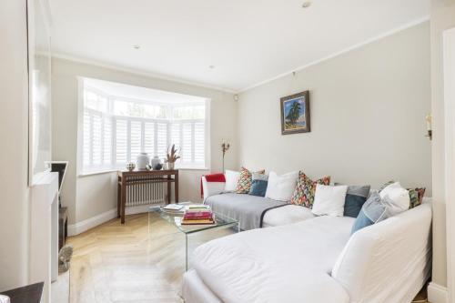 Whoops-a-Daisy 3 bedroom in Notting Hill - Tap to explore photos