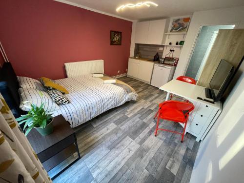 The Quintet Studios Room Type - Apartment
