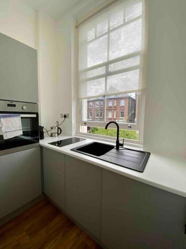 Stylish Studio near Regents Park n6 - Tap to explore photos