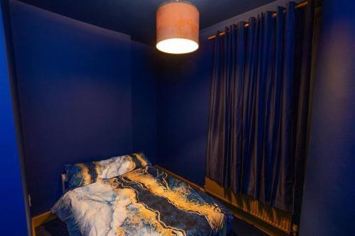 The Chelsea - 2 Bed Haven - Tap to explore photos