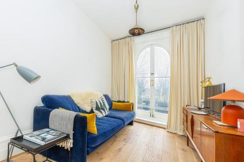 Victorian 1BR Flat, Hidden Gem in Hackney - Tap to explore photos