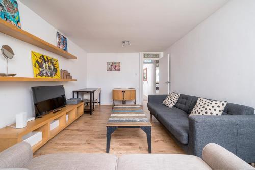 Warm & Cosy Flat in King Cross - Tap to explore photos