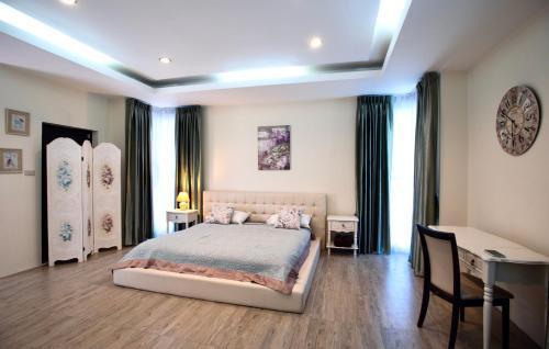 TW Marina Pool Villa Pattaya - Tap to explore photos