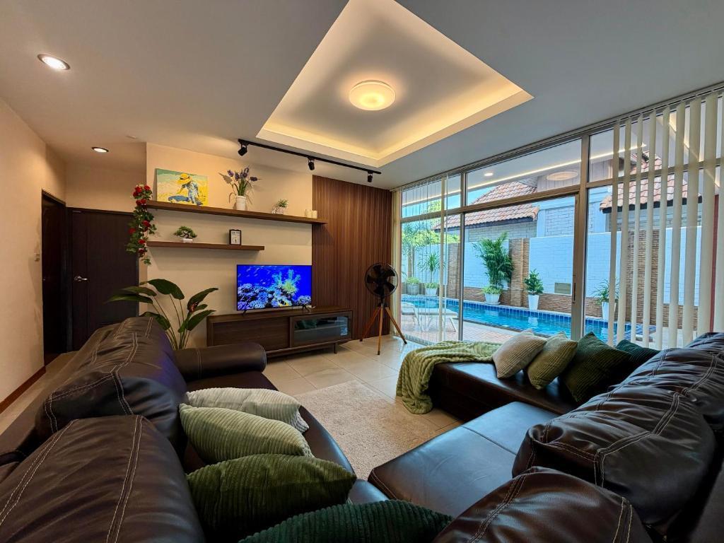 TW Marina Pool Villa Pattaya - Tap to explore photos