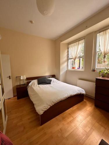 Victorian Flat in Hackney - Tap to explore photos