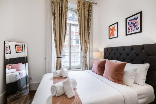 Welcome London Mayfair - Tap to explore photos