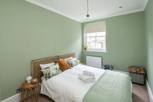 Westbourne Gardens Rentals - Tap to explore photos