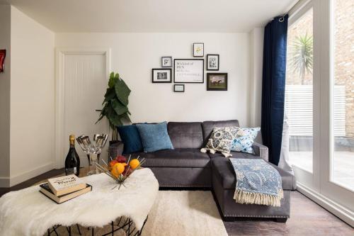 Wild Roses Serviced Apartments - Chelsea - Tap to explore photos