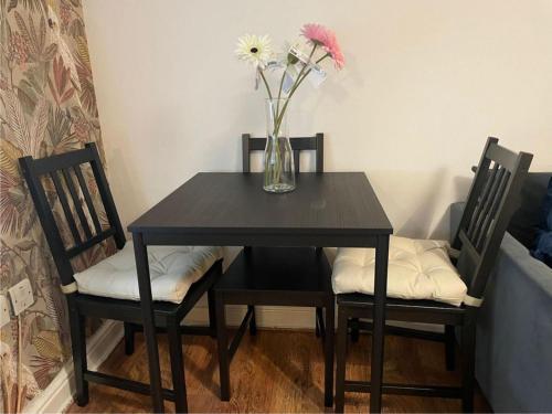 Woolwich 2Bedroom Apartment - Tap to explore photos