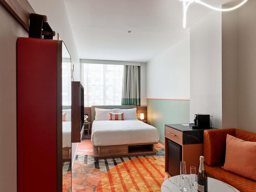 The Clarence Hotel Sydney Room Type - Superior Room, 1 Queen Bed