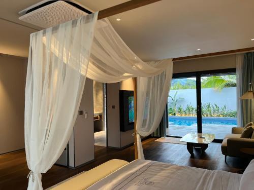 Looma Private Pool Villas - Tap to explore photos