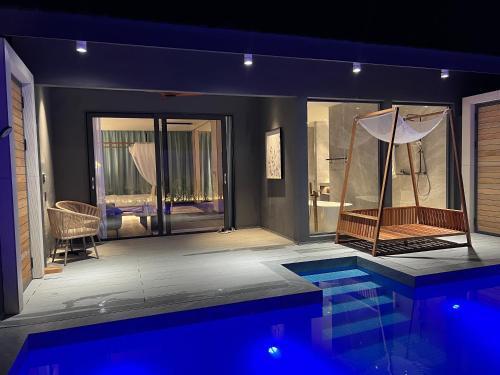 Looma Private Pool Villas - Tap to explore photos