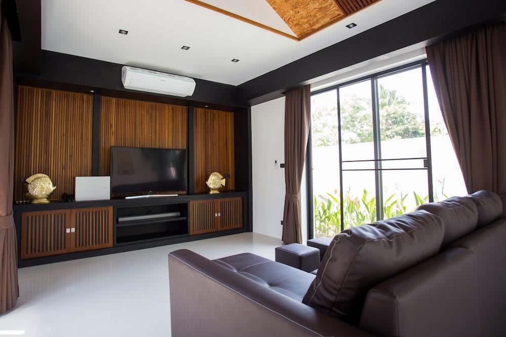 Ample Samui Luxury Pool Villa - Tap to explore photos