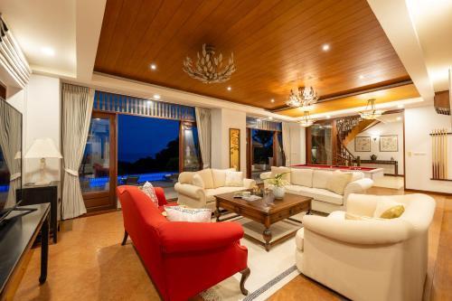 Luxury Mansion Villa 200 m to Chaweng Beach - Tap to explore photos