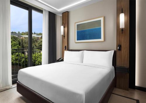 Altunizade Suites Istanbul, Curio Collection by Hilton - Tap to explore photos