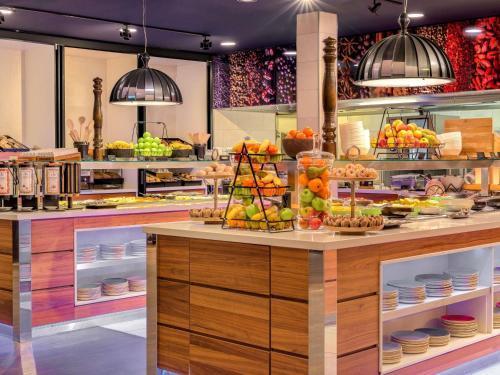 Movenpick Hotel Amsterdam City Centre - Tap to explore photos