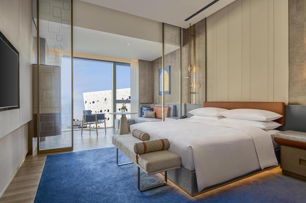 Hilton Shanghai Zhangjiang Science City - Tap to explore photos