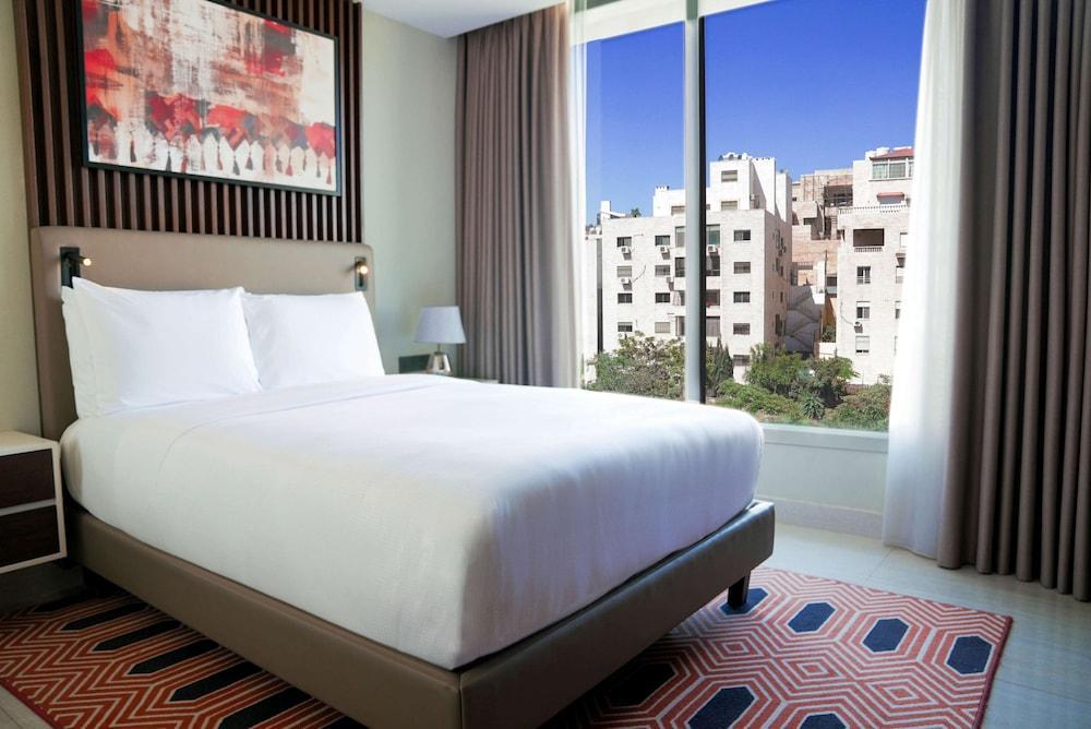 Doubletree by Hilton Amman Hotel & Residences Room Type - Studio, 1 King Bed, Balcony