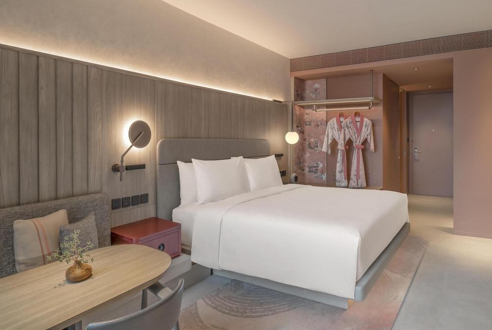 KROMO Bangkok, Curio Collection by Hilton Room Type - KING CLASSIC ROOM