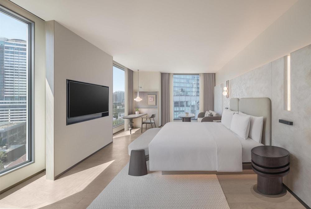 KROMO Bangkok, Curio Collection by Hilton Room Type - CORNER JUNIOR SUITE