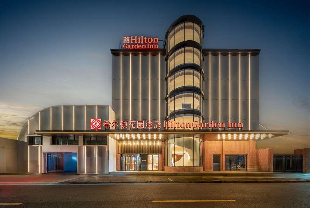 Hilton Garden Inn Shanghai Caoyang - Tap to explore photos