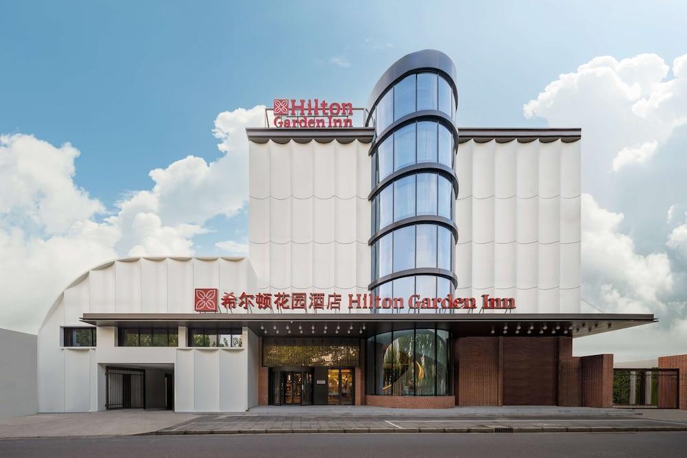 Hilton Garden Inn Shanghai Caoyang - Tap to explore photos