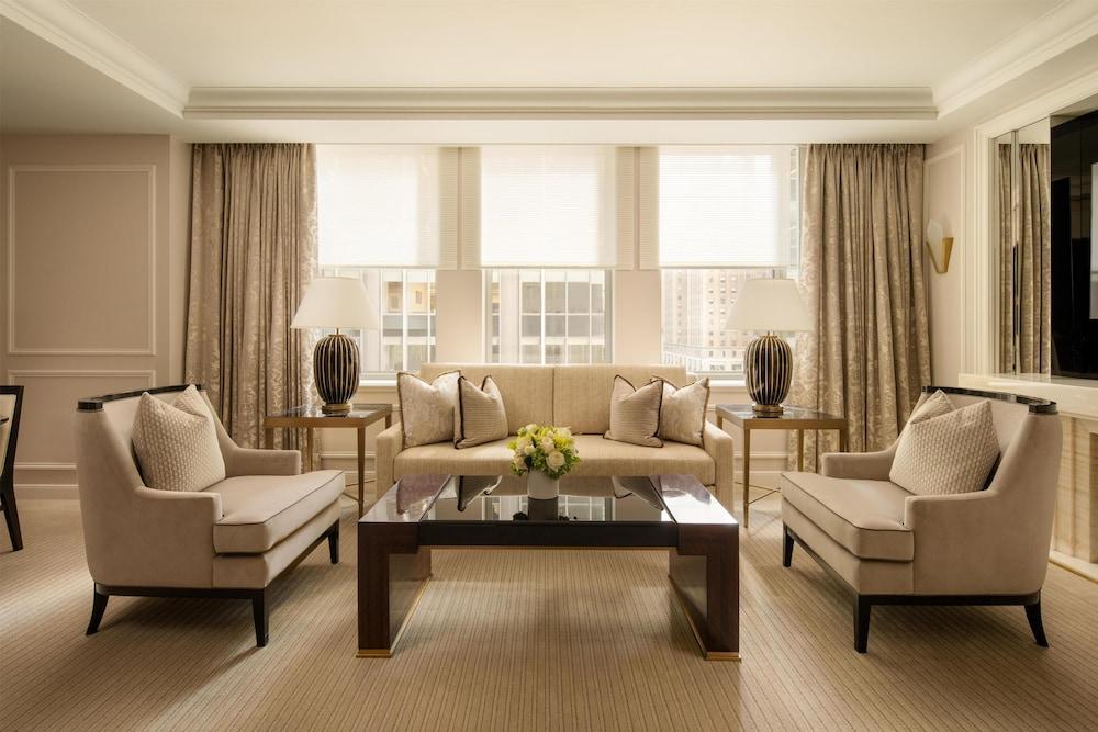 Waldorf Astoria New York Room Type - PREMIER ONE BEDROOM SUITE
