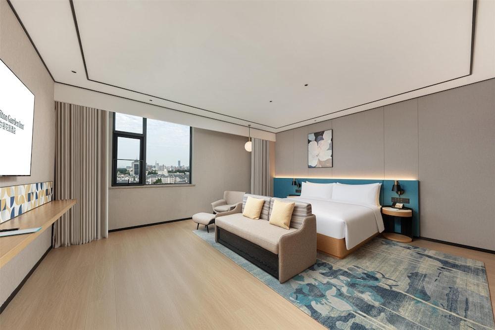 Hilton Garden Inn Shanghai Jiading Room Type - Deluxe Suite, 1 King Bed
