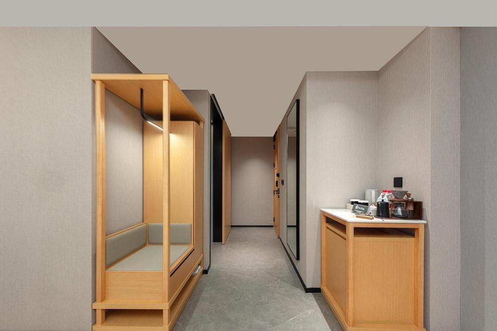 Hilton Garden Inn Shanghai Jiading Room Type - Deluxe Room, 1 King Bed