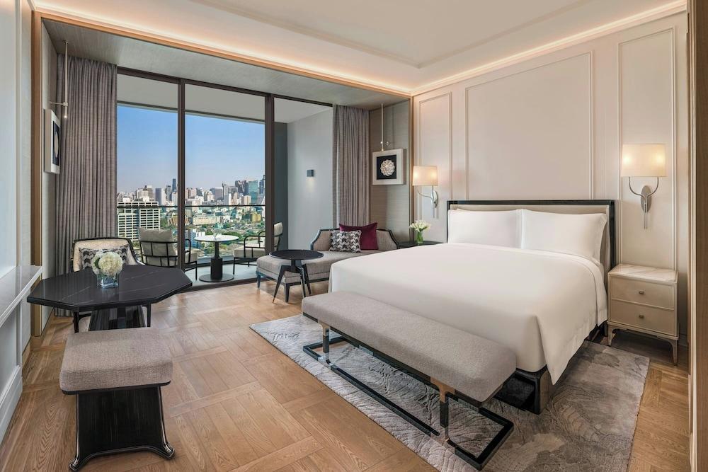 The Ritz-Carlton, Bangkok Room Type - Club Room, 1 King Bed, Balcony (Balcony) The Ritz-Carlton, Bangkok Room Type - Club Room, 1 King Bed, Balcony (Balcony)