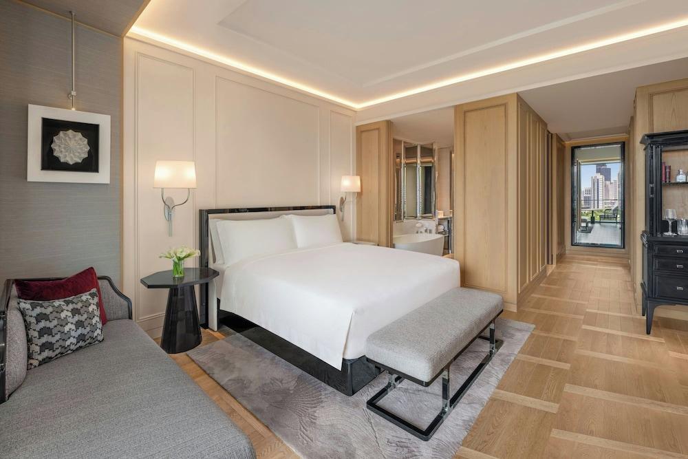The Ritz-Carlton, Bangkok Room Type - Deluxe Room, 1 King Bed, Balcony