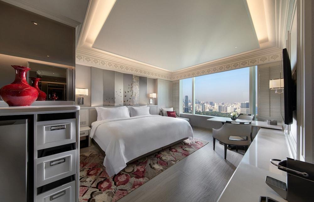 Grande Centre Point Lumphini Bangkok Room Type - Premium King Room