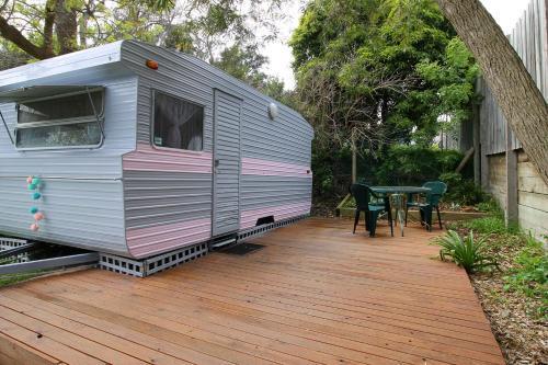 Mornington Peninsula Retro Caravans - Tap to explore photos