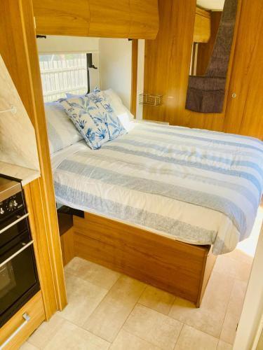Mornington Peninsula Retro Caravans Room Type - Caravan - Stirling Jayco