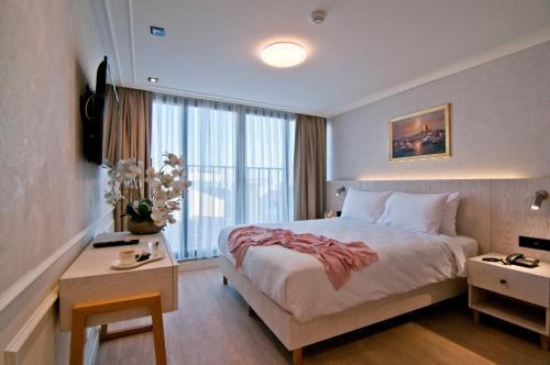 XLoft Room Type - Deluxe Double Room with Side Sea View XLoft Room Type - Deluxe Double Room with Side Sea View