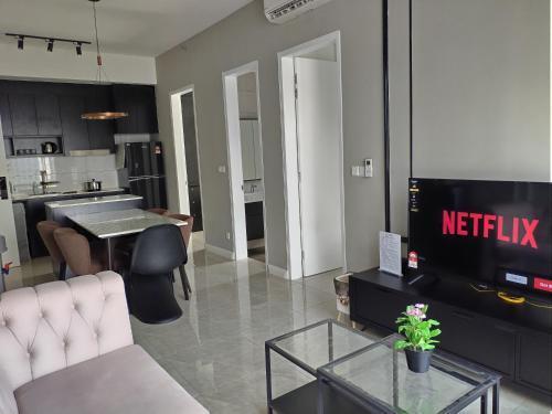 Bukit Bintang Axon Residences 3R2B 3Queens Beds - Tap to explore photos