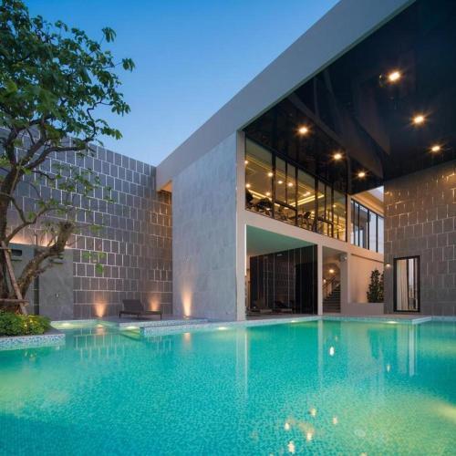 New 3BD Villa with Park,Pool&Gym near Airport