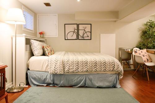 Charming Basement Suite with Private Entrance Near Subway, Koreatown & UofT - Tap to explore photos
