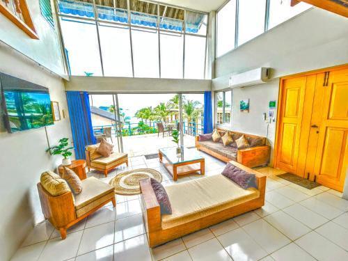 Beach Front Queen's Castle - Kid friendly, Holiday like Royalty - Tap to explore photos