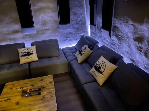 C0ZY Space for Work and Relax - Tap to explore photos