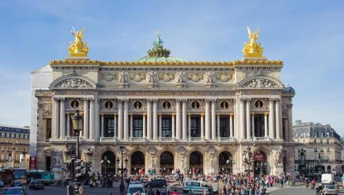 LuxeLevallois chic stay with balcony 800 meters from Paris