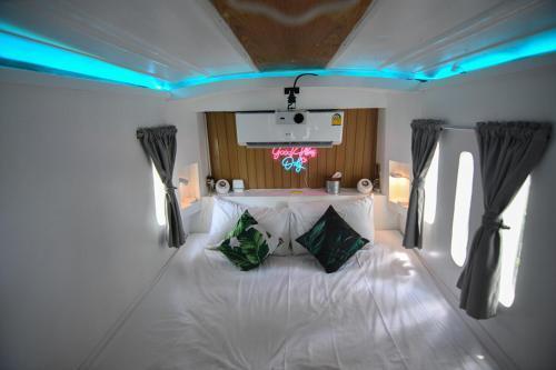 Baan Bus 81/11 Krabi - Tap to explore photos